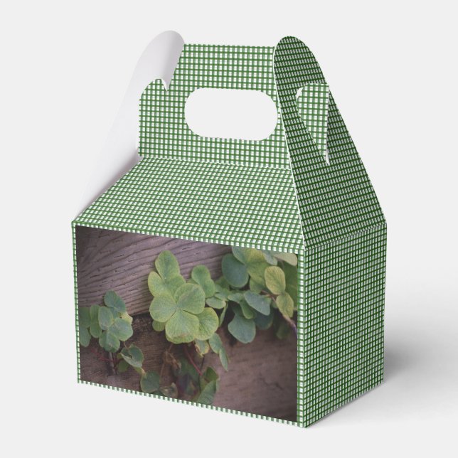Glücklich oder bestimmt? St. Patricks Day-Kleeblät Geschenkschachtel (Vorderseite)