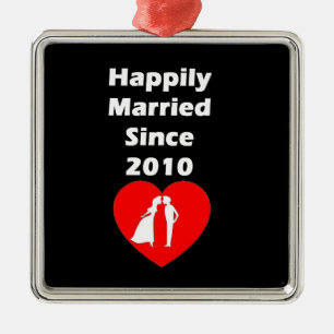 Glücklich verheiratet seit 2010 ornament aus metall
