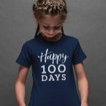Glückliche 100 Tage Shirt in der Schule<br><div class="desc">Feiern Sie 100 Schultage mit diesem chalkboard-inspiriert Shirt mit "glücklichen 100 Tagen" vorne und Strichmarken auf der Rückseite</div>