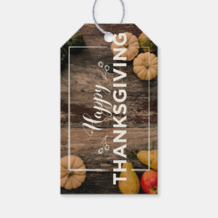 Glückliche Erntedank-Kürbisse auf rustikalem Hol Geschenkanhänger
