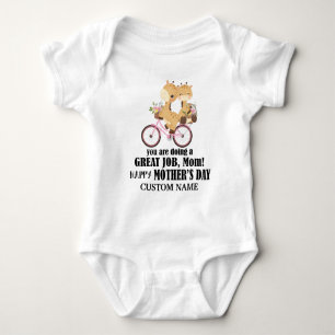 Glückliche ErstmüttertagsGiraffen auf dem Bike + N Baby Strampler