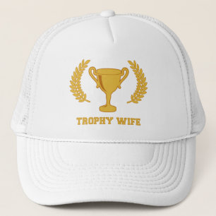 Glückliche goldene Trophäe-Ehefrau Truckerkappe