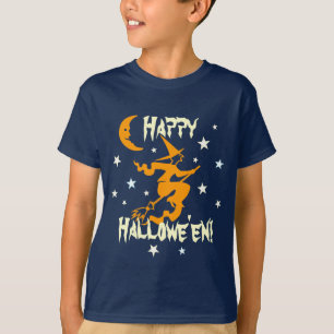 Glückliche Halloween-Hexe auf Besen spielt orange T-Shirt