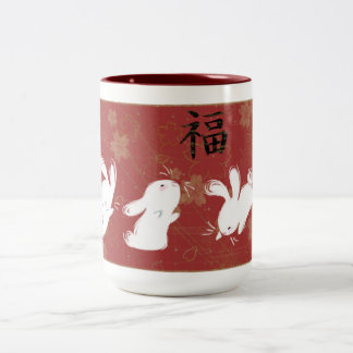 Glückliche Häschen-Tasse (rot) Zweifarbige Tasse