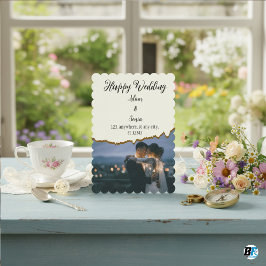 Glückliche Hochzeit Minimalistische Papier-Schneid Einladung