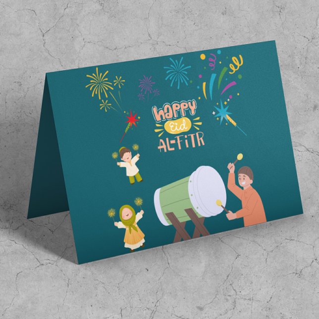 Glückliche Kinder spielen Feuerwerke feiern Eid Mu Karte (Von Creator hochgeladen)