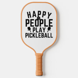 Glückliche Leute spielen Pickleball Schläger