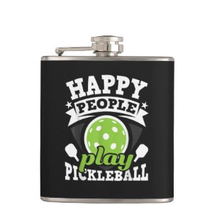 Glückliche Menschen spielen Pickleball - Paddlebal Flachmann