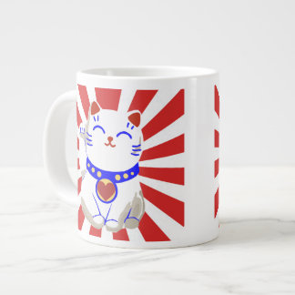 Glückliche niedliche Neokatze auf aufsteigender So Jumbo-Tasse