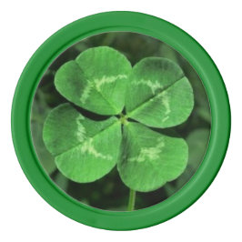 Glückliche Poker Chips in Vierblättriges Kleeblatt