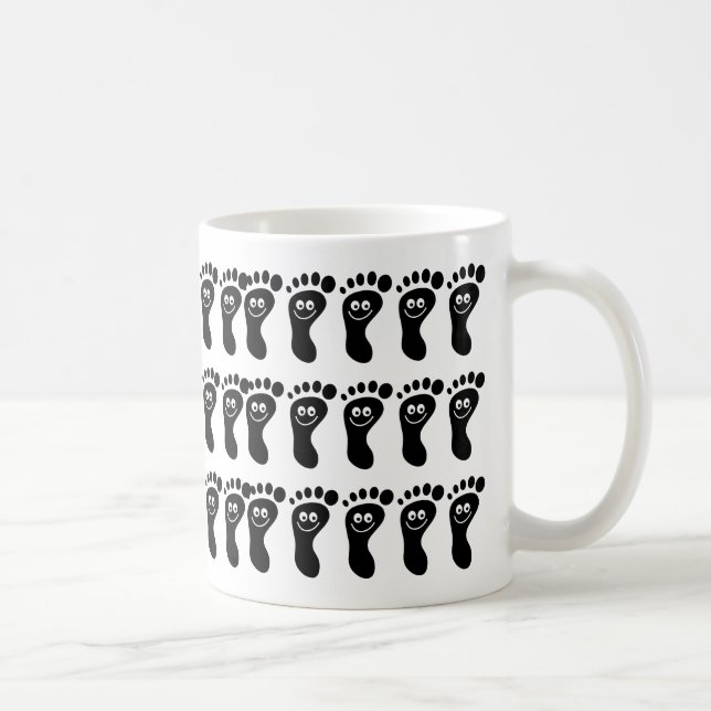Glückliche schwarze Füße, Kaffeetasse (Rechts)
