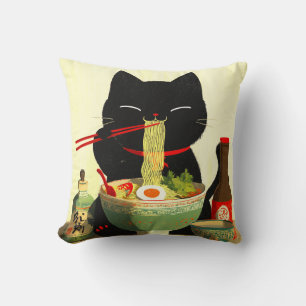 Glückliche schwarze Katze, die Ramen isst Japani Kissen