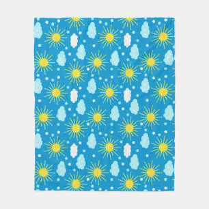 Glückliche Sonne, Wolken und Sterne Fleecedecke