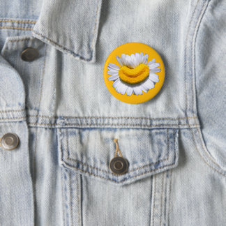 Glückliche strahlende Kamille Blume Lächeln Button