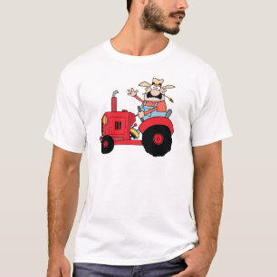 Glücklicher Bauer im roten Traktor, der einen Gru T-Shirt