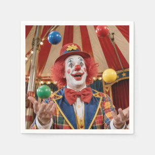 Glücklicher Clown jongliert farbenfrohe Bälle Serviette