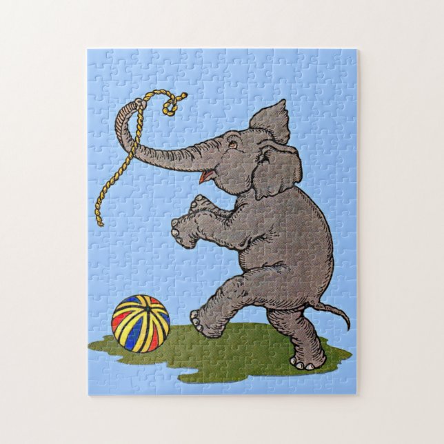 glücklicher Elefant, der mit Seil und Ball spielt (Vertikal)