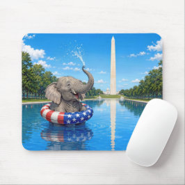 Glücklicher Elefant im Reflektionsbecken Mousepad
