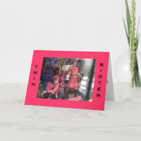 GLÜCKLICHER GEBURTSTAG, ZWEIMAL SISTER-MANNEQUIN, 