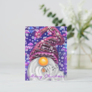 Glücklicher Gnom in lila Hut singt ein Weihnachtsl