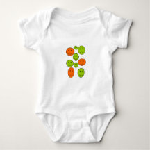 Glücklicher lächelnder abstrakter T - Shirt der
