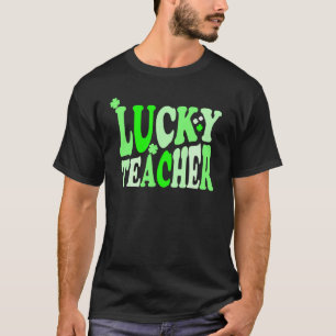 Glücklicher Lehrer mit Kleeblättern für St. Patric T-Shirt