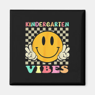 Glücklicher letzter Tag der Schule Kindergarten Vi Magnet