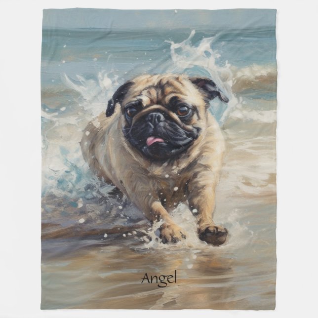 Glücklicher Mops am Strand individuell anpassbar Fleecedecke (Vorderseite)