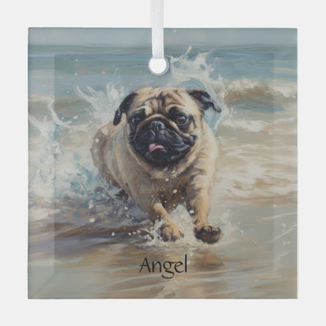 Glücklicher Mops am Strand individuell anpassbar Ornament Aus Glas (Vorderseite)