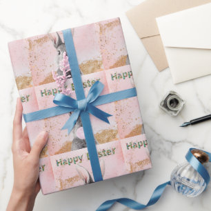 Glücklicher Osterhase bläst rosa Kaugummi Geschenkpapier