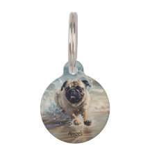 Glücklicher Pug am Strand anpassbar