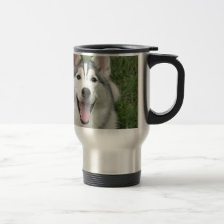 Glücklicher Schlittenhund Reisebecher
