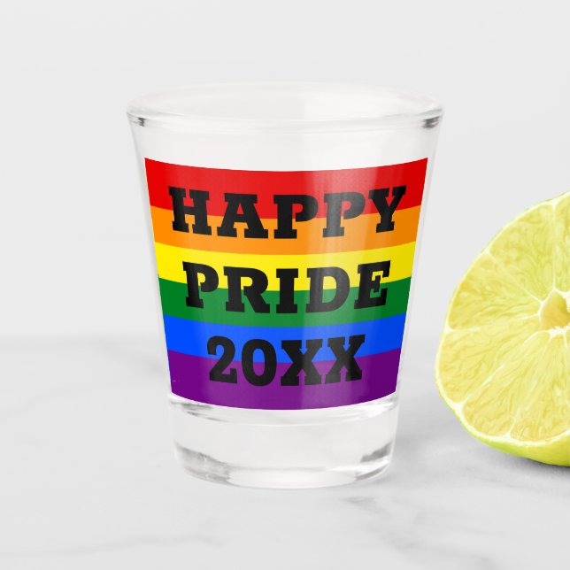 Glücklicher Stolz auf die LGBTQ-Regenbogenflagge i Schnapsglas (Vorderseite)