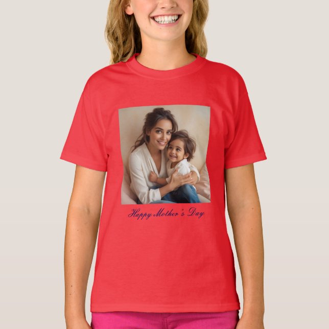 Glücklicher T - Shirt der Roten Mädchen am Muttert (Vorderseite)