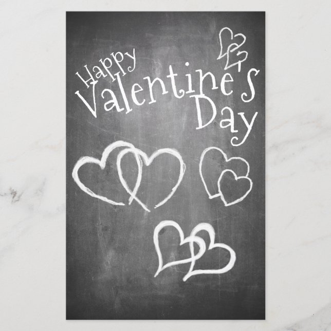Glücklicher Valentinstag auf einem Kreidebrett (Vorderseite)