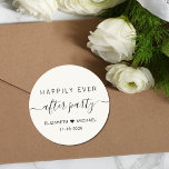 Glücklicherweise immer nach dem Party Creme Hochze Runder Aufkleber<br><div class="desc">Ein schicker heller Aufkleber für Ihre Hochzeitsrezeption oder Ihre Party Einladungen, Gefallen und Korrespondenz mit "Happily Ever After Party" in einer Mischung aus einfacher moderner Typografie und einem trendigen Drehbuch mit Swashes, Ihren Vornamen verbunden mit einem Herz und Ihrem Empfang Datum.</div>