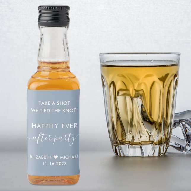 Glücklicherweise je nach der dusty Blue Wedding Em Alkoholflaschenetikett (Von Creator hochgeladen)