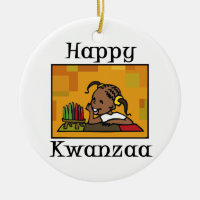 Glückliches Kwanzaa-Mädchen Kinara