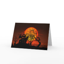 Glückliches Spuk Haus und Mond Halloweens