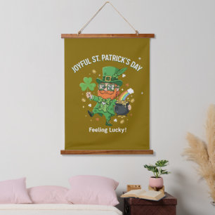 Glücksgefühl St. Patrick's Day Süßer Kobold Wandteppich Mit Holzrahmen