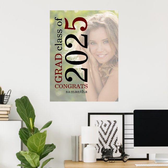 Glückwunsch Grad 2023 Foto Overlay Burgundy Black Poster (Heimbüro)