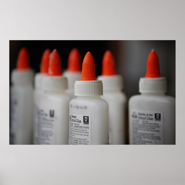 Glue Bottles Poster (Vorne)