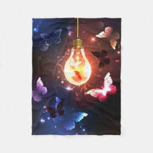 Glühbirne mit Nachtschmetterlingen Fleecedecke