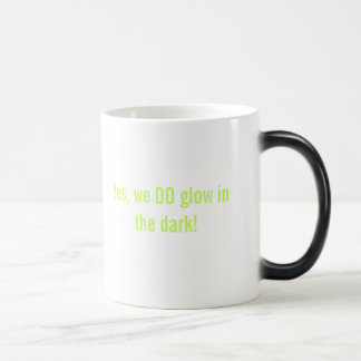 Glühen in der dunklen verwandelnden Tasse