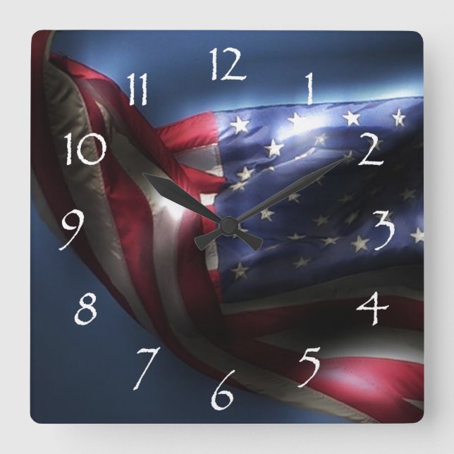 Glühende amerikanische Flagge Quadratische Wanduhr (Vorderseite)