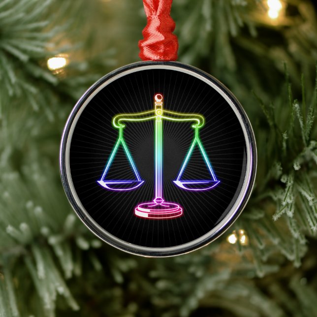 Glühende Farbenskala der Gerechtigkeit Ornament Aus Metall (Baum)
