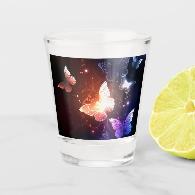 Glühende Nachtschmetterlinge Schnapsglas (Vorderseite)
