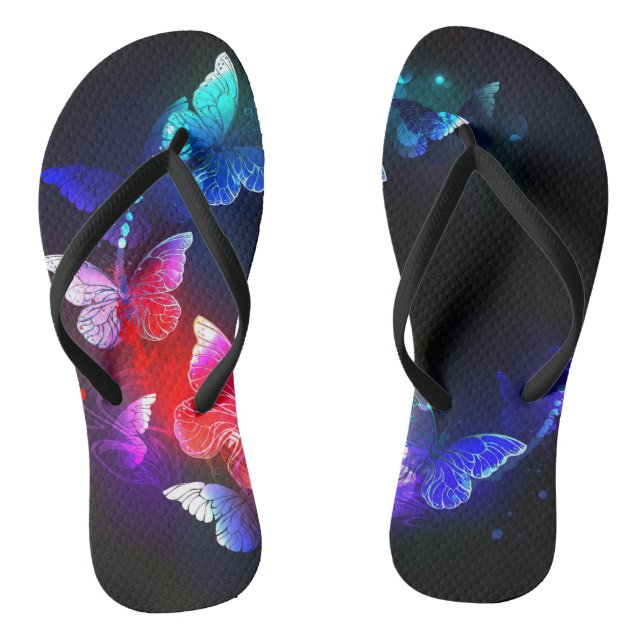 Glühende Neon-Nachtschmetterlinge auf schwarzem Hi Flip Flops (Fußbett)
