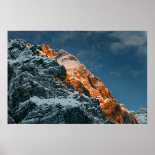 Glühender Berg bei Sonnenuntergang Poster