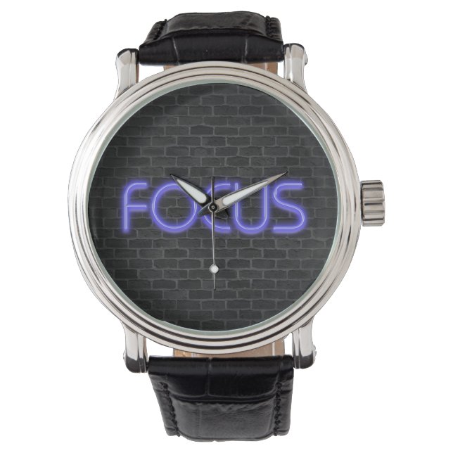 Glühender Neon Fokus Text auf Backstein Armbanduhr (Vorderseite)